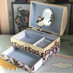 Rare Dancing Musical Raggedy Ann Jewelry Box